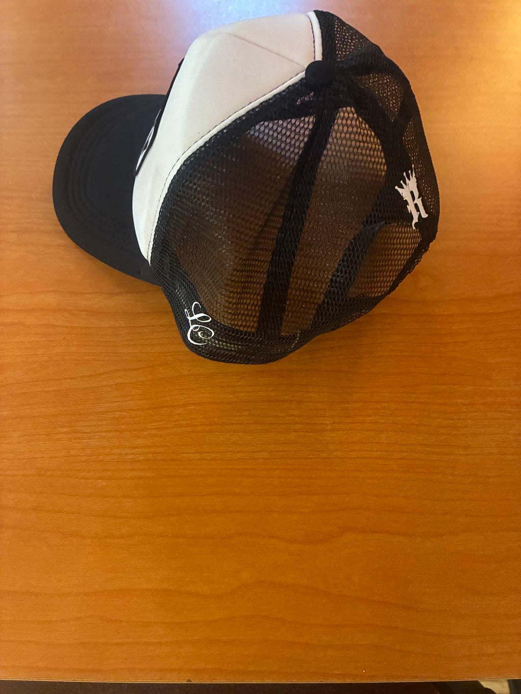 Trucker: White & Black ROYALTY