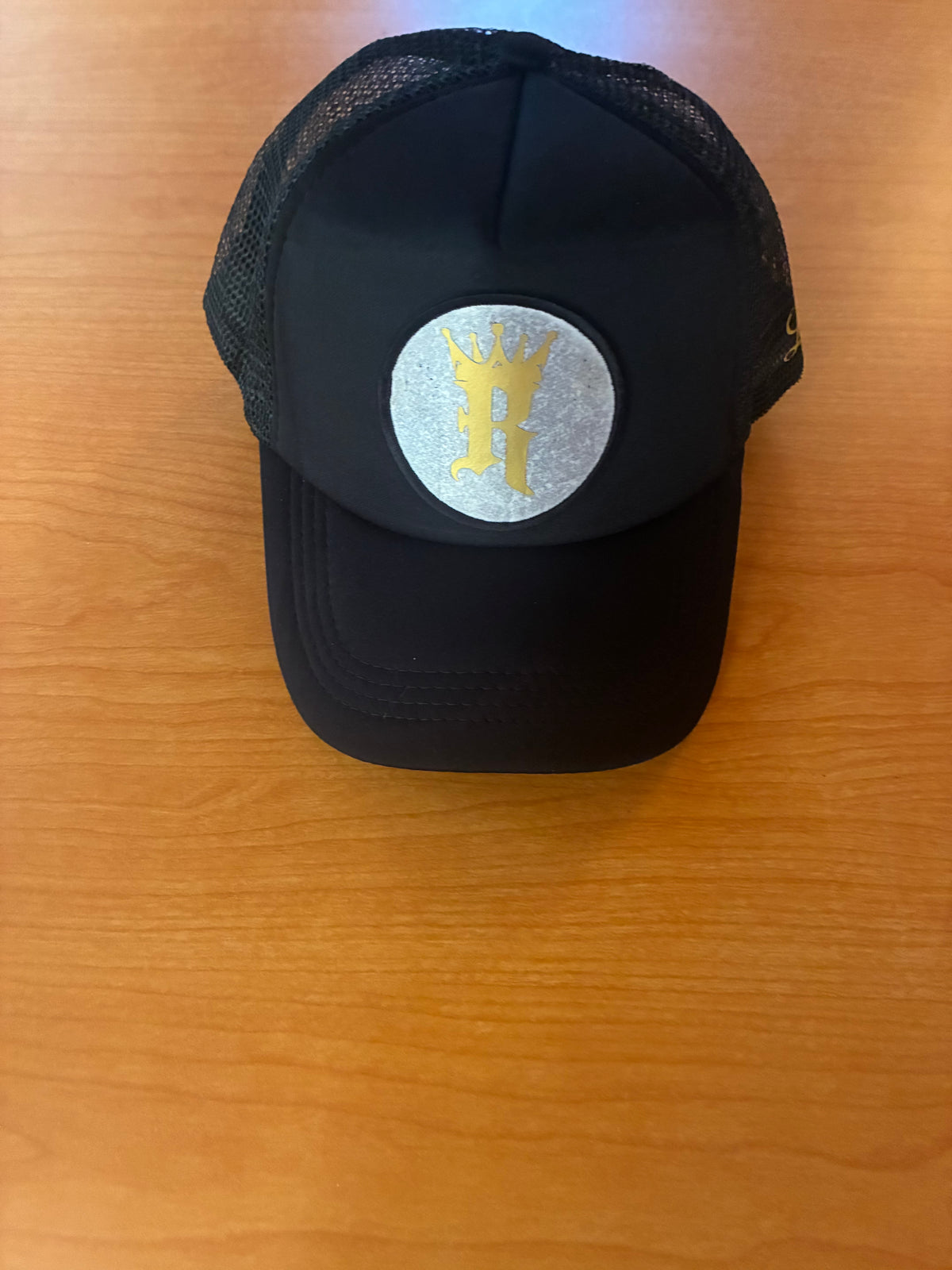 Trucker: Black & Gold R LOGO