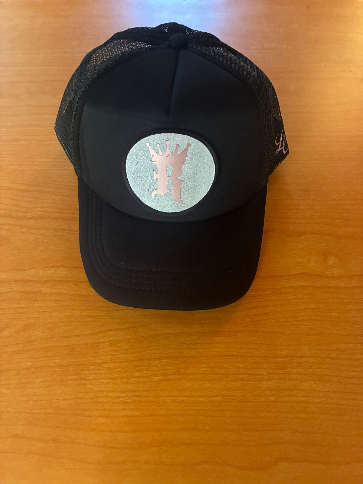 Trucker: Black & Rose Gold R LOGO