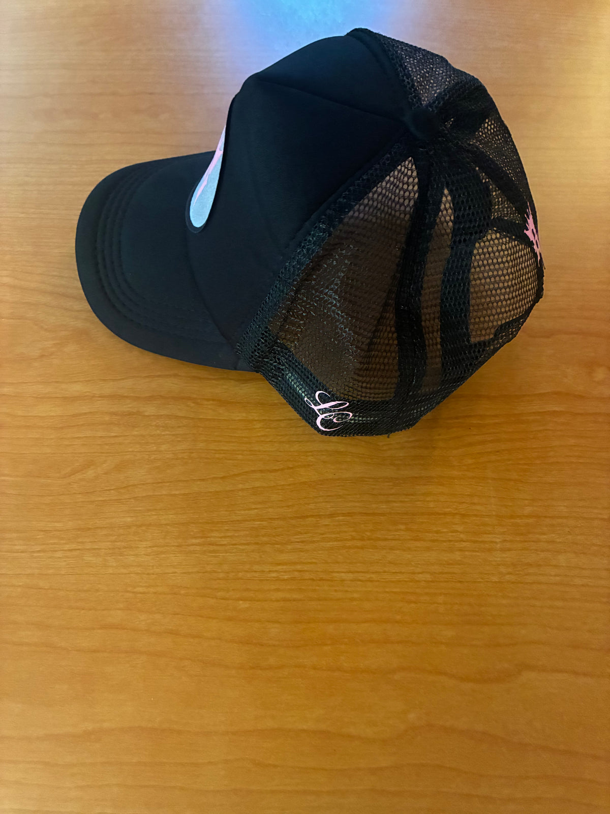 Trucker: Black & Pink R LOGO
