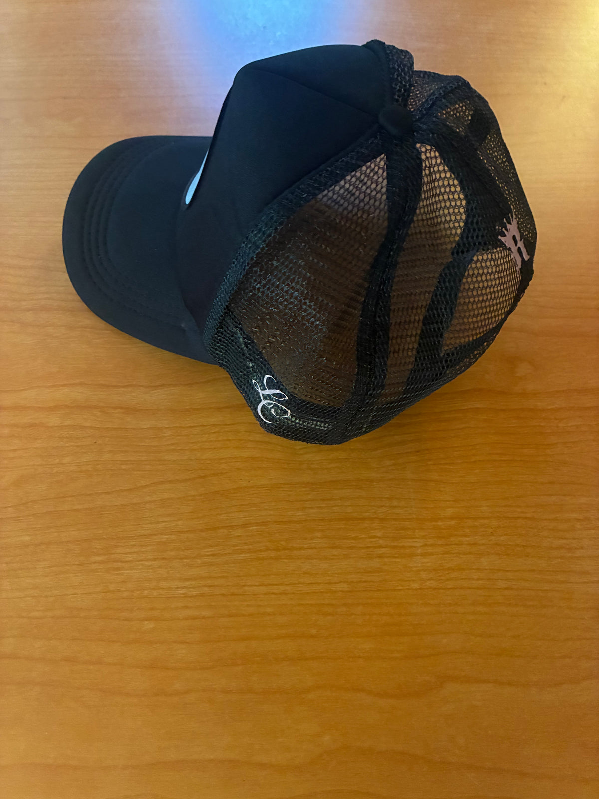 Trucker: Black & Rose Gold R LOGO