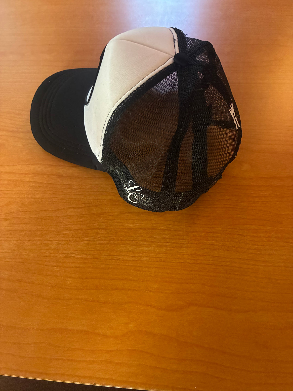 Trucker: White & Black R LOGO