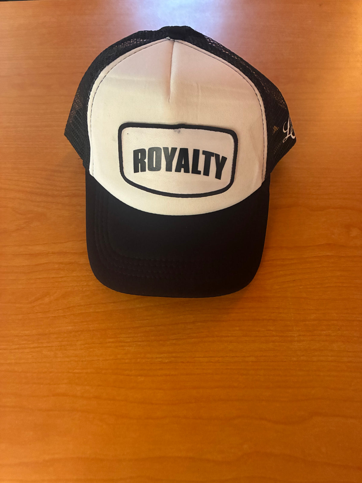 Trucker: White & Black ROYALTY